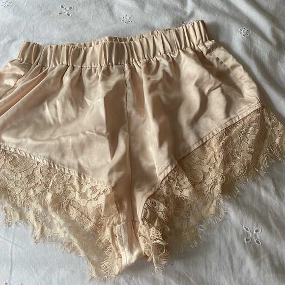 Matching satin pyjama set - Picture 2 of 5